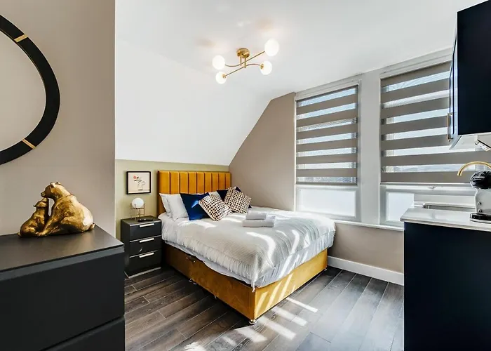 Modern Studio In Excellent Location 8
